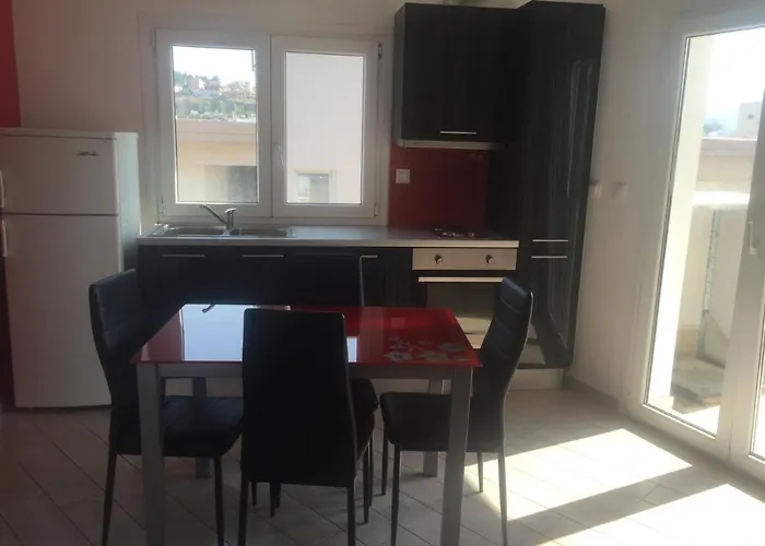 Arethousa View Getaway - Chalkida's Cozy Gem Chalkida